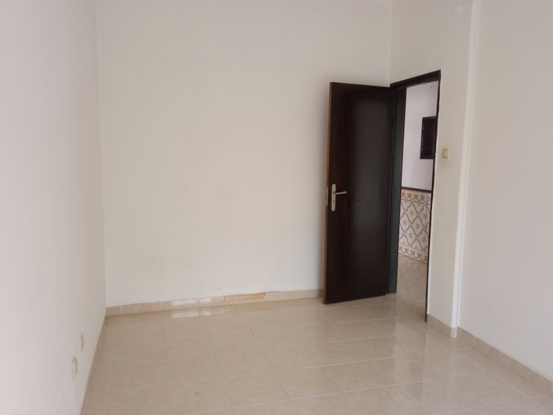 T2 na Verderena, Barreiro — Oportunidade para Investidores 175.000€ | 74m² | 3º andar (sem elevador) - Image 4