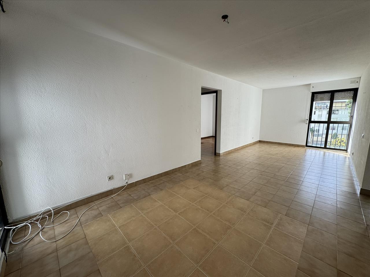 undefined - Image 1