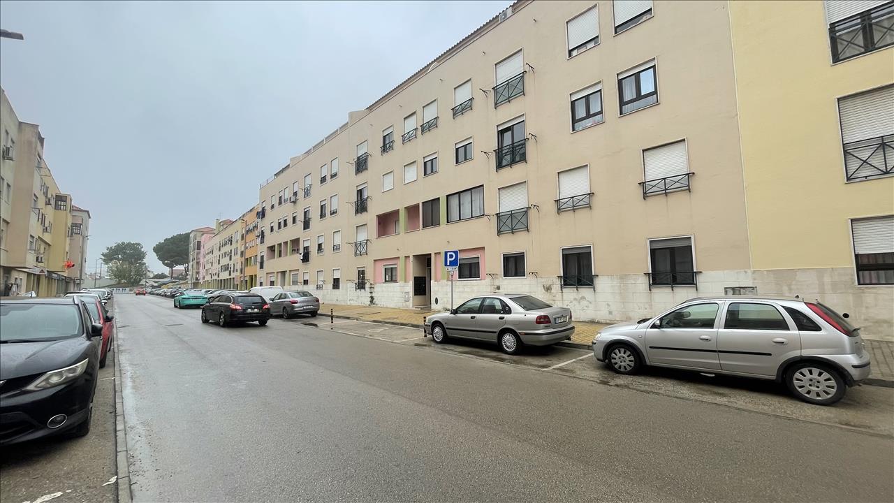 T3 com 2 Amplos Terraços | Quinta do Conde - Image 35