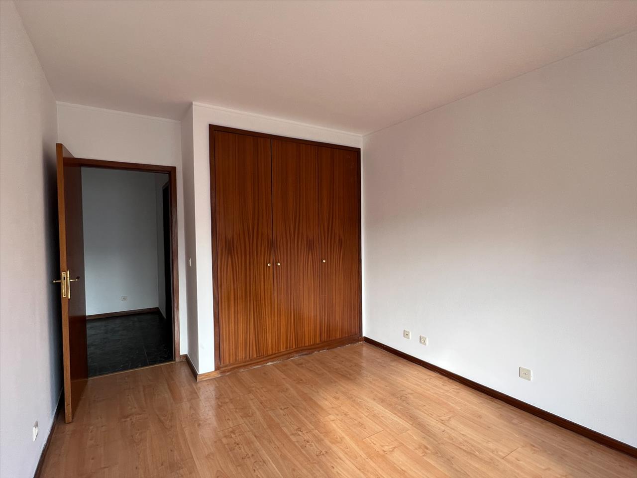 Apartamento T2 em Valongo com Varanda e Estacionamento - Image 9