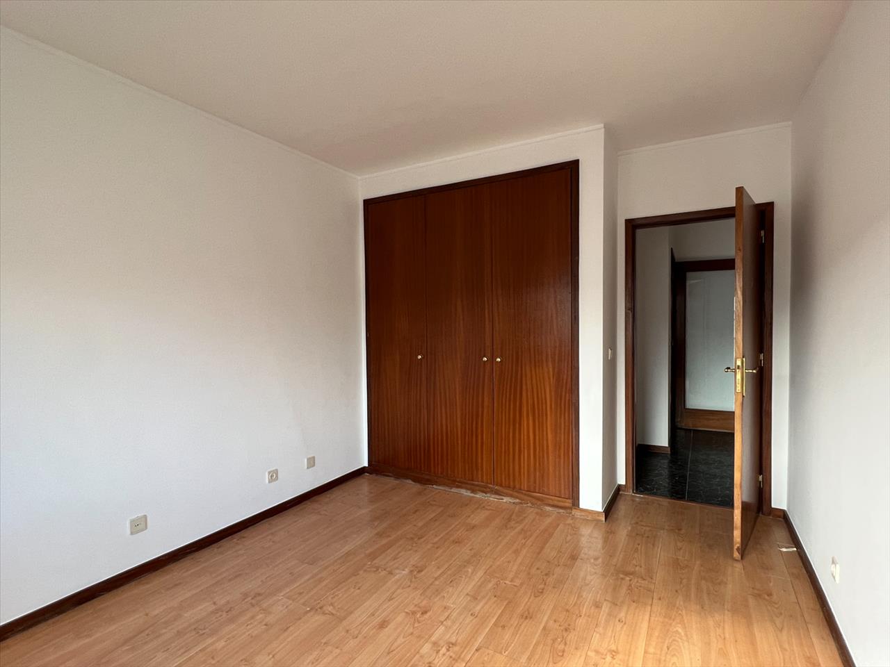 Apartamento T2 em Valongo com Varanda e Estacionamento - Image 11