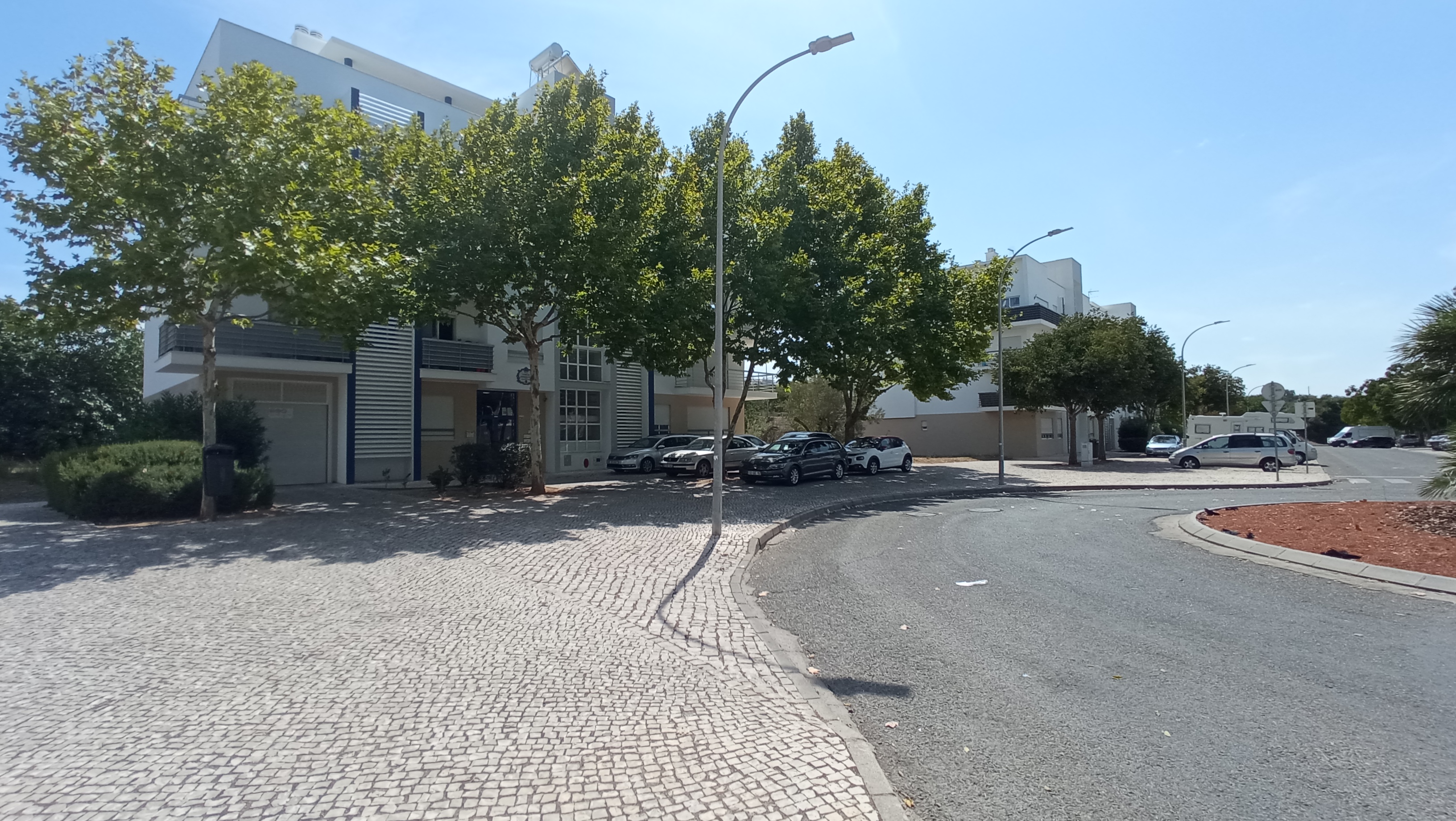 Apartamento T2 com Duas Casas de Banho e Garagem na Quinta de Betunes – Loulé - Image 17