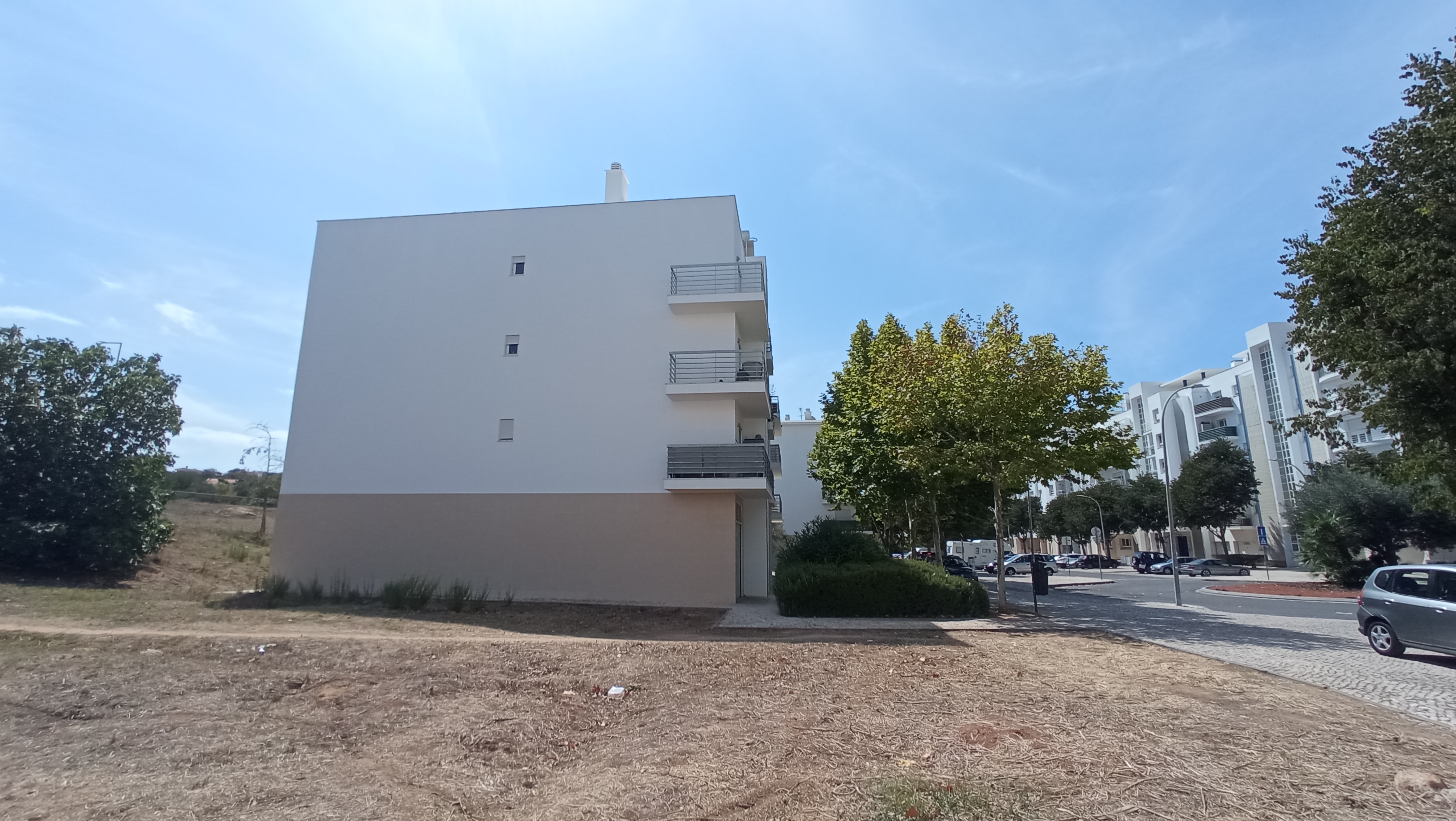 Apartamento T2 com Duas Casas de Banho e Garagem na Quinta de Betunes – Loulé - Image 18