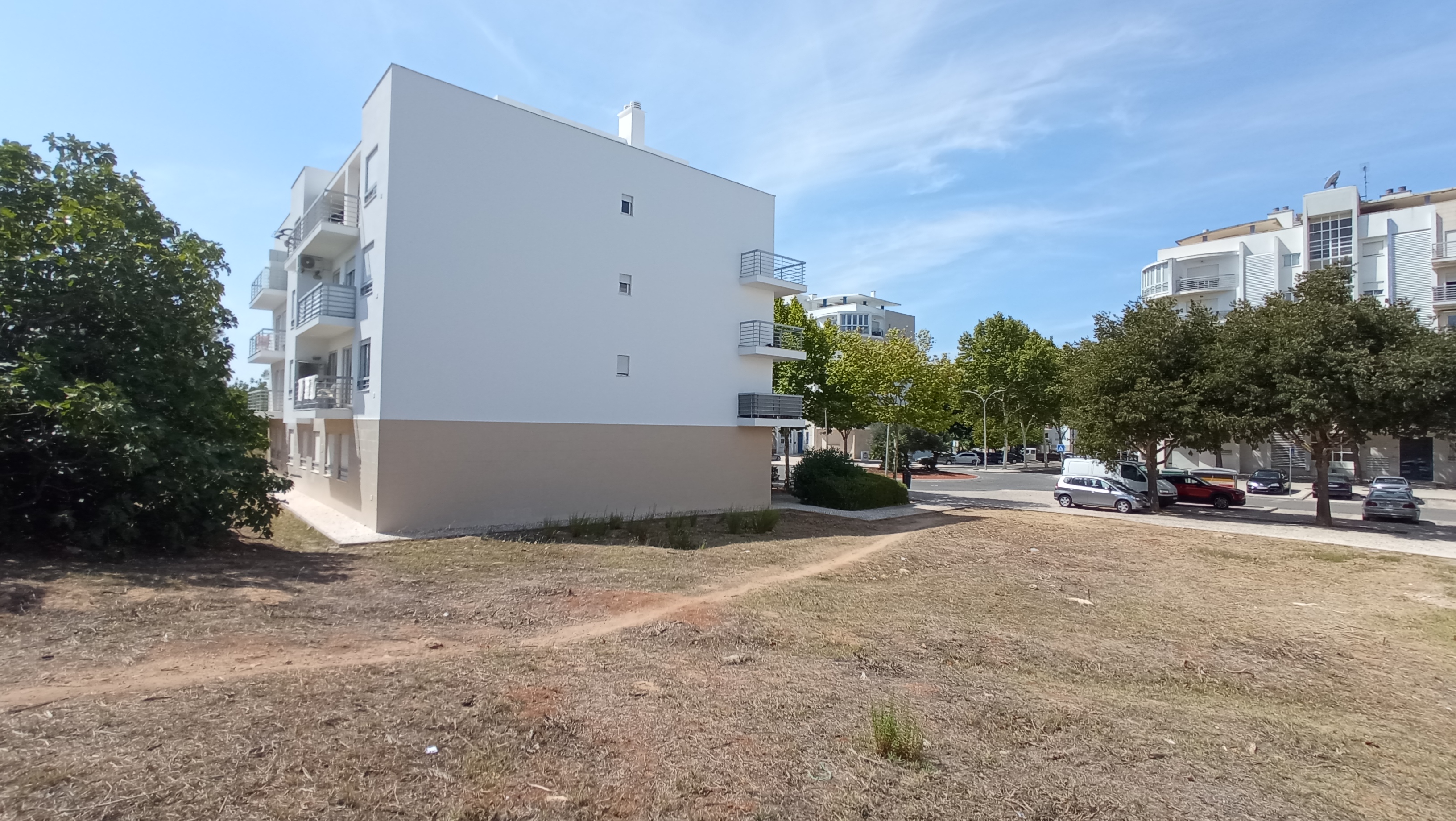Apartamento T2 com Duas Casas de Banho e Garagem na Quinta de Betunes – Loulé - Image 21