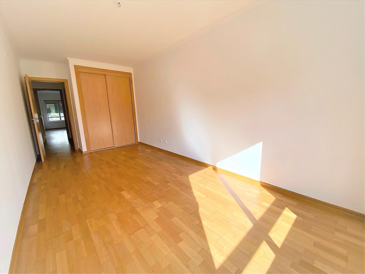 APARTAMENTO T2 COM 2 WC E VARANDA EM LOULÉ. - Image 8
