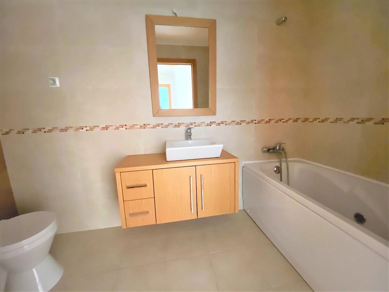 APARTAMENTO T2 COM 2 WC E VARANDA EM LOULÉ. - Image 14
