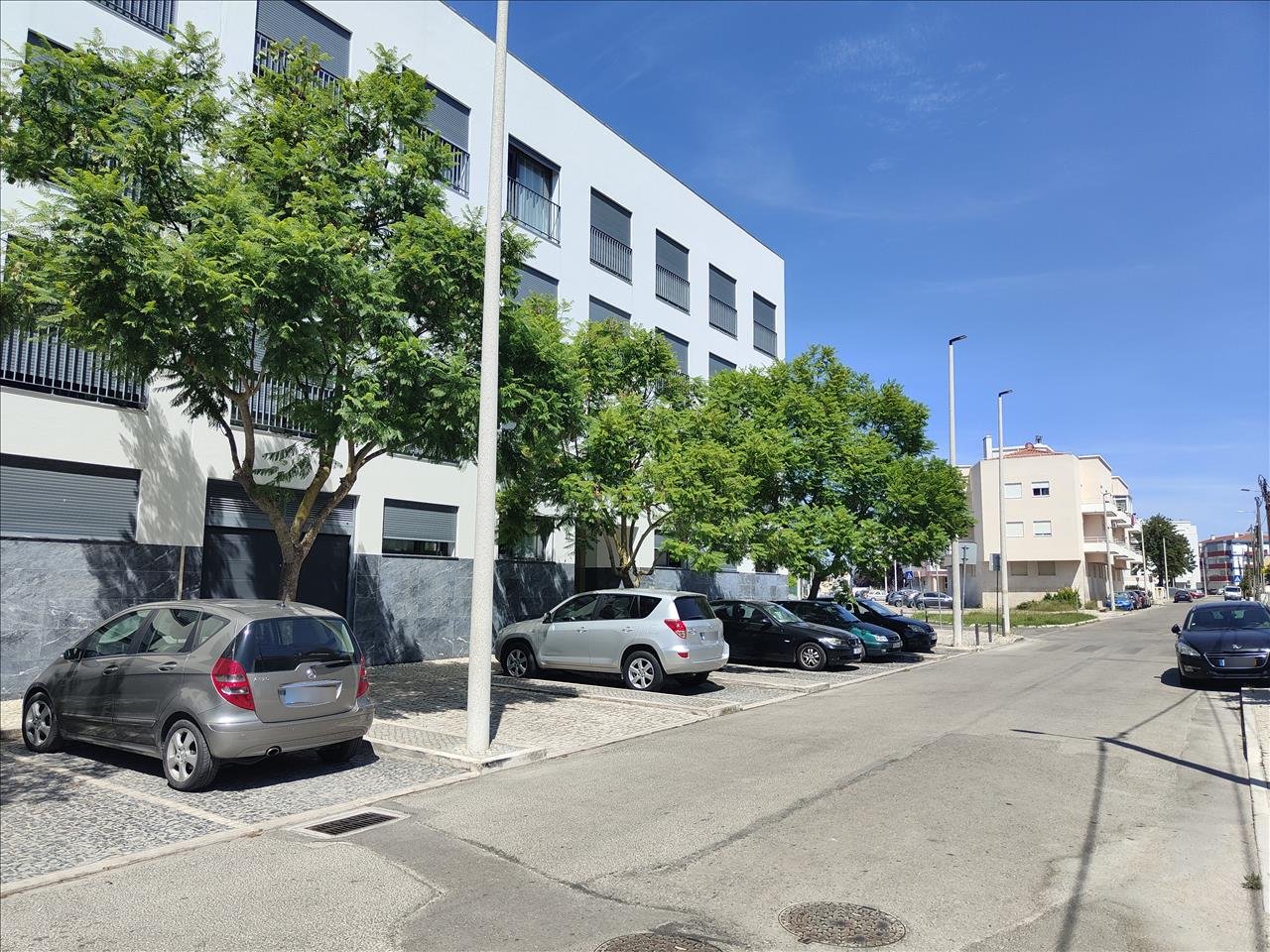 Apartamento T4 Santo André - Barreiro - Image 1