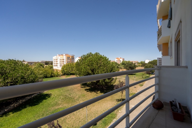 Apartamento T3 com estacionamento e arrecadação no Montijo - Image 23