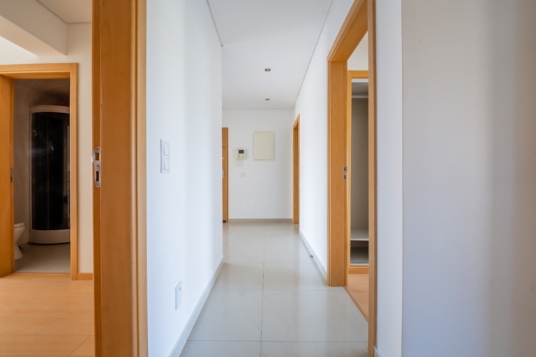 Apartamento T3 com estacionamento e arrecadação no Montijo - Image 6