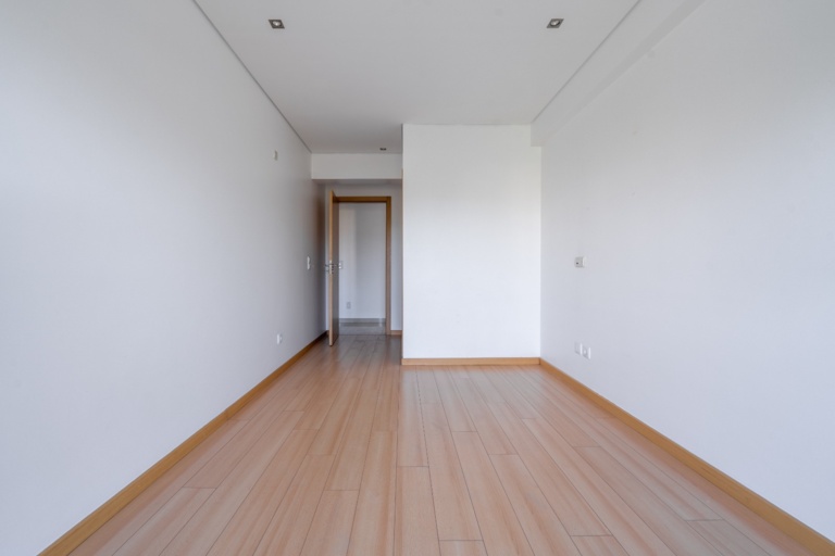 Apartamento T3 com estacionamento e arrecadação no Montijo - Image 15