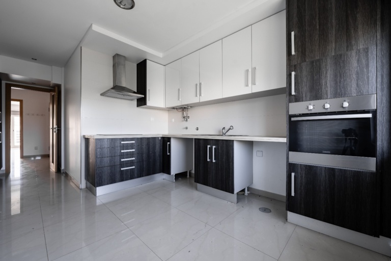 Apartamento T3 com estacionamento e arrecadação no Montijo - Image 7