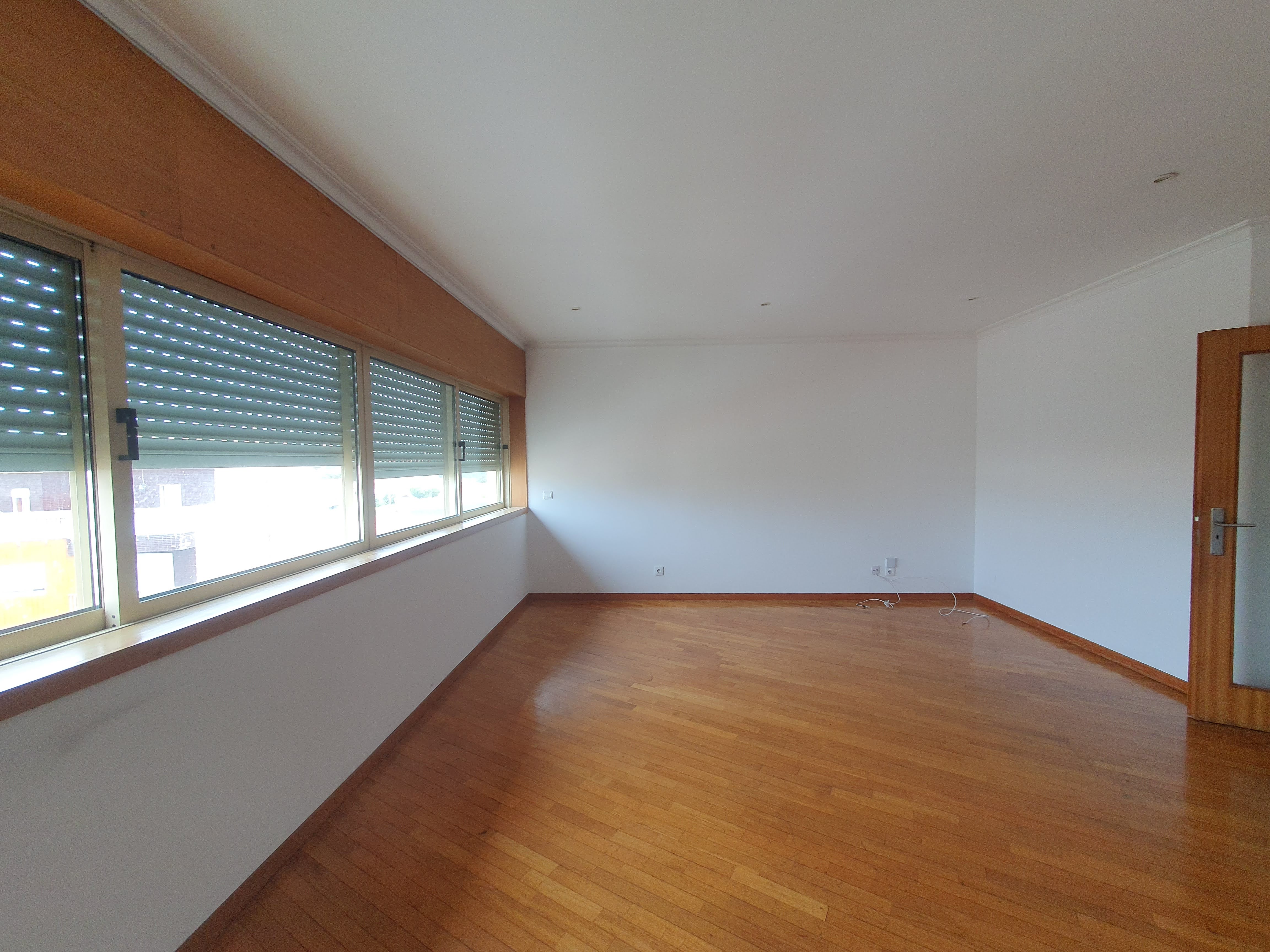 Moderno T3 com Varanda em Rio Tinto, Gondomar - Image 3
