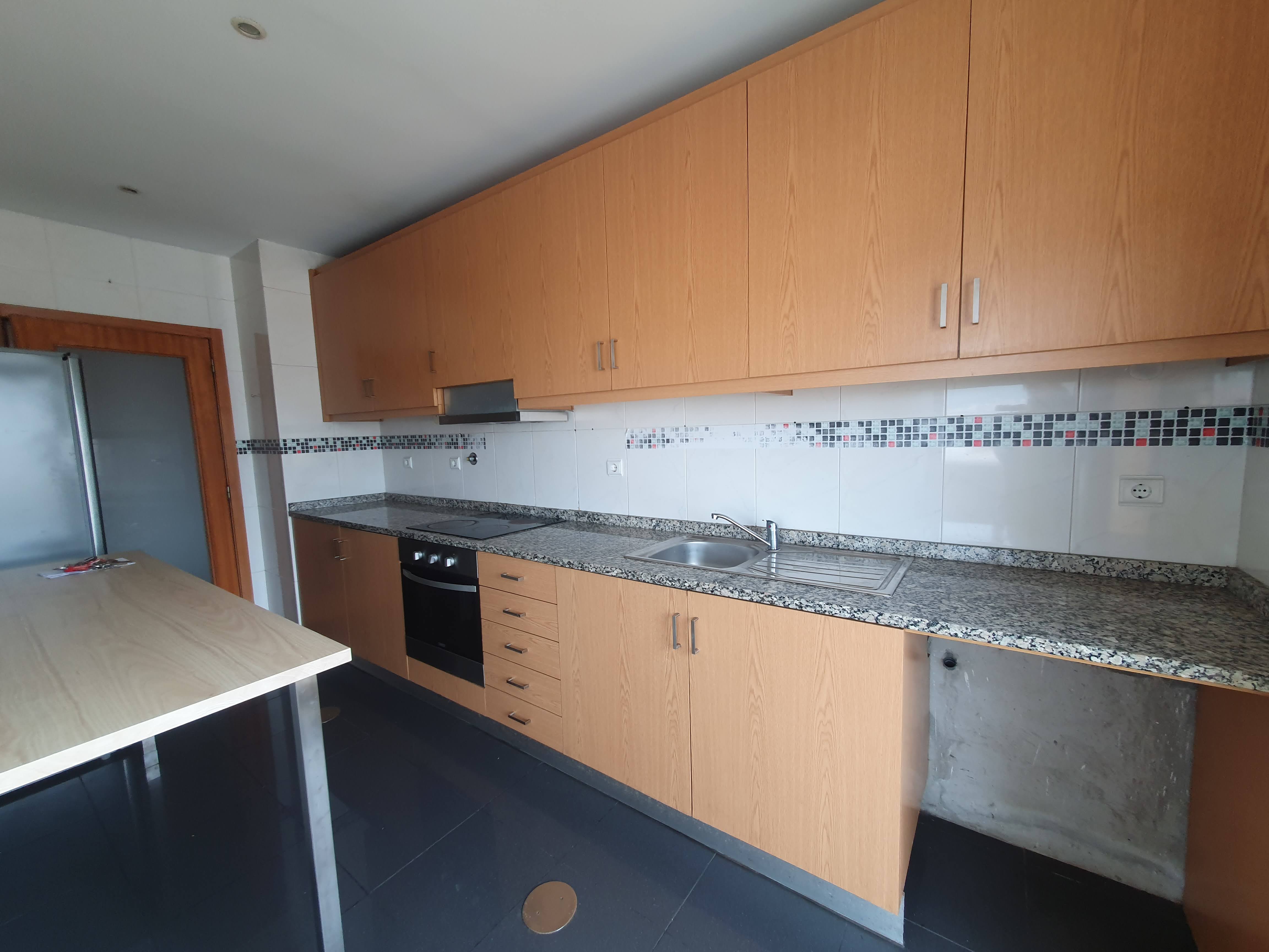Moderno T3 com Varanda em Rio Tinto, Gondomar - Image 10