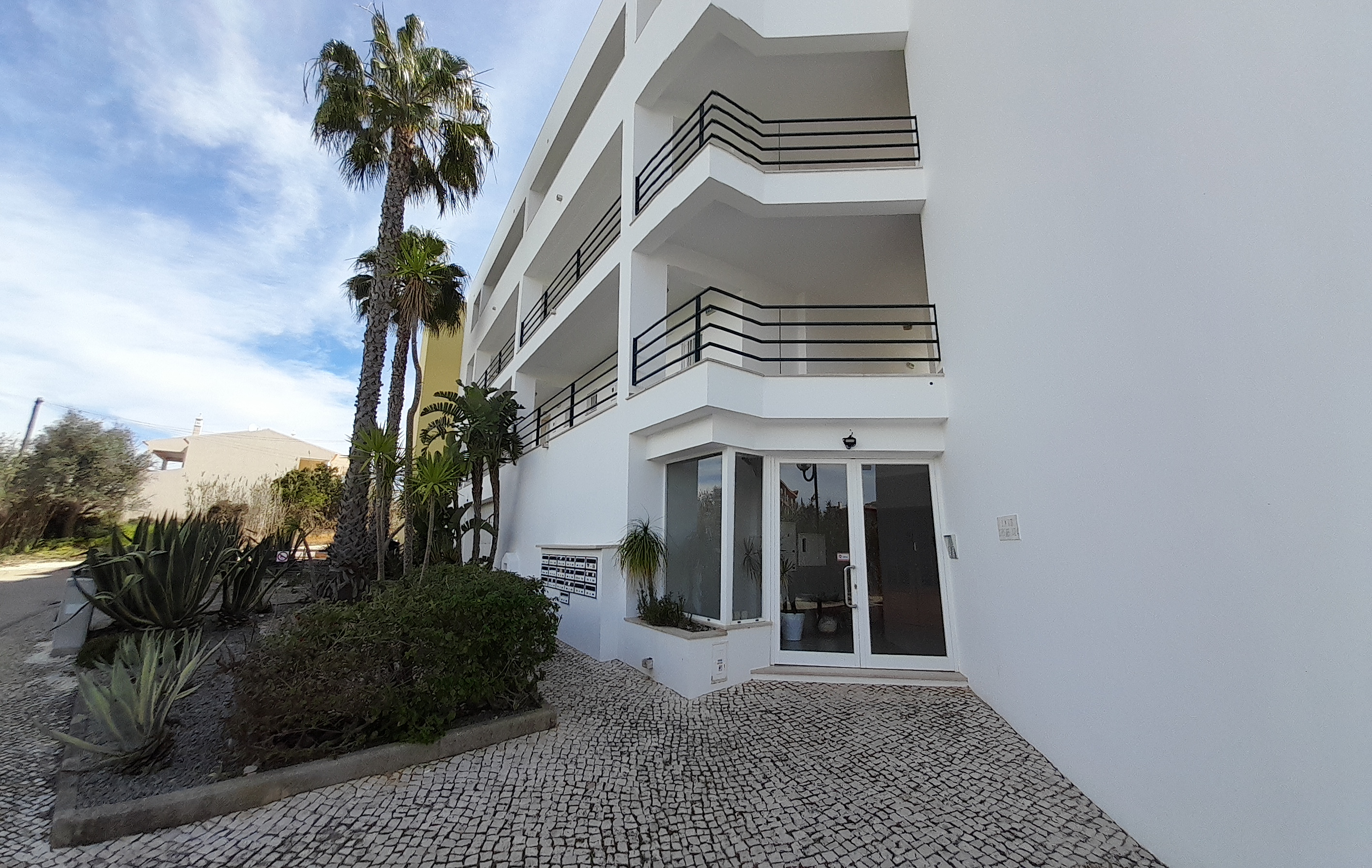 IMOVEL OCUPADO - Apartamento T2 em Lagos com Garagem e Varanda - 305.000€ - Image 7