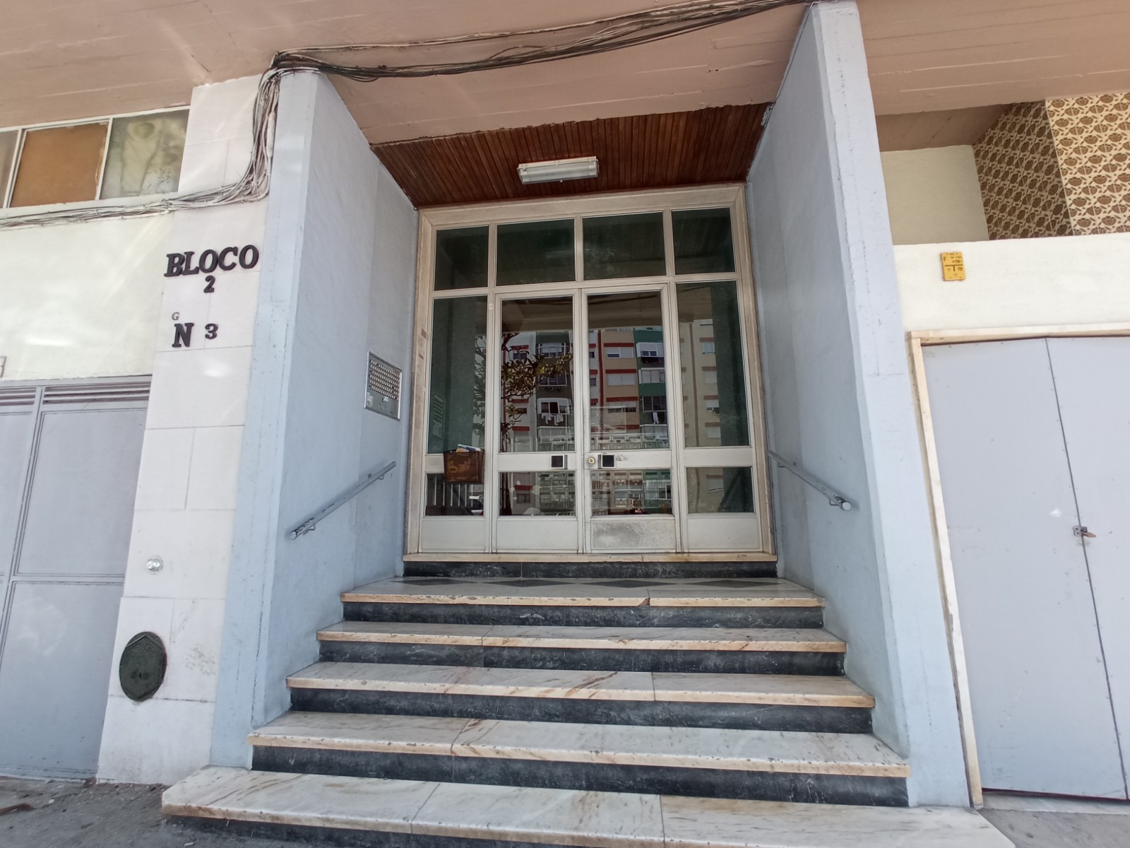 Apartamento T1 em Monte Abraão - Image 2