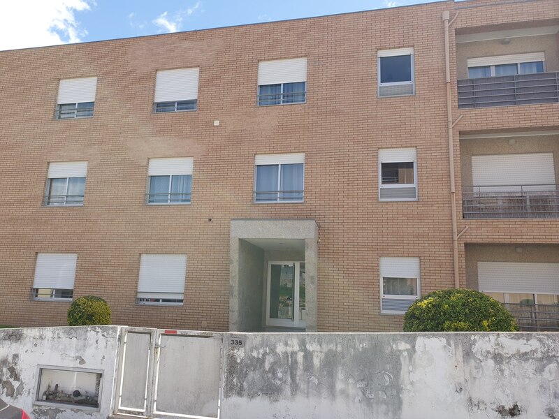 Apartamento T2 em Gondomar com Varanda e Estacionamento - Image 1