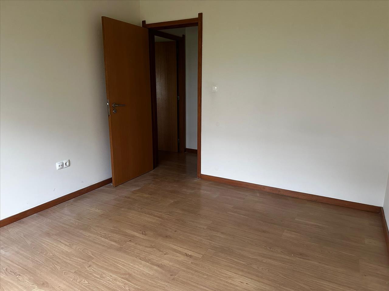 Apartamento T2 em Gondomar com Varanda e Estacionamento - Image 6