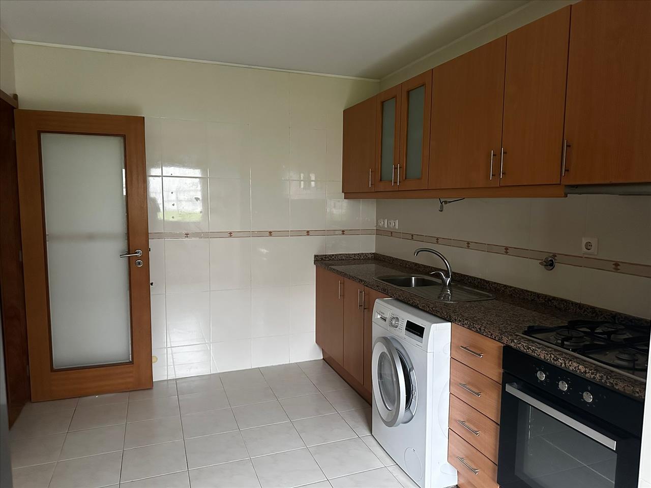 Apartamento T2 em Gondomar com Varanda e Estacionamento - Image 8