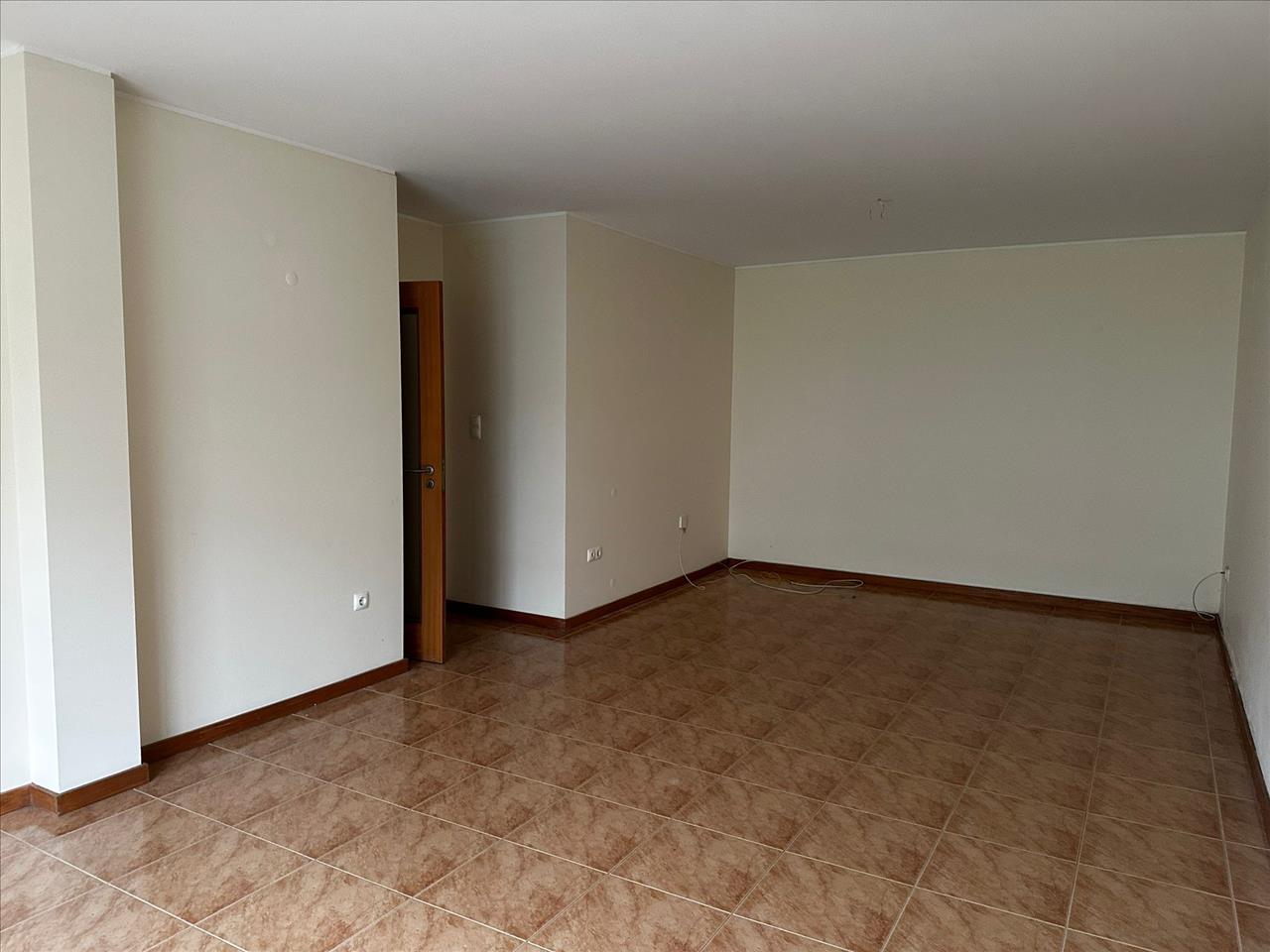 Apartamento T2 em Gondomar com Varanda e Estacionamento - Image 3