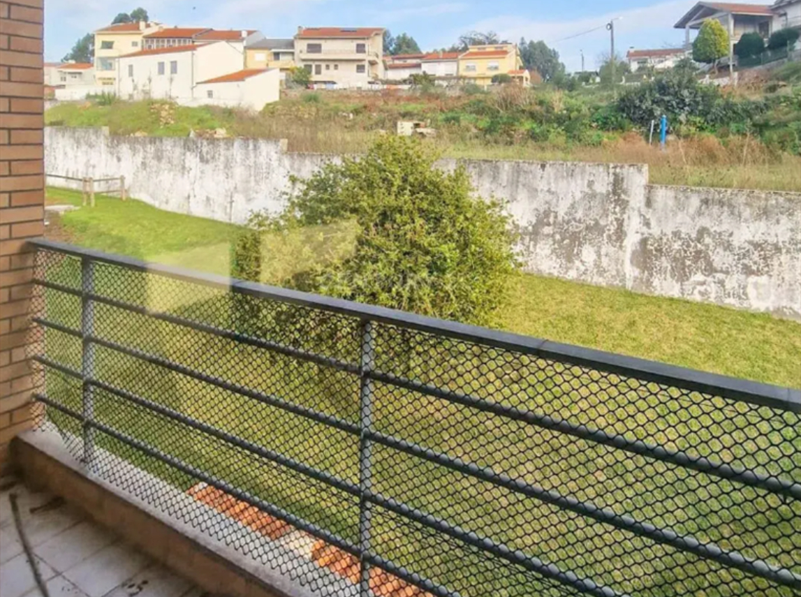 Apartamento T2 em Gondomar com Varanda e Estacionamento - Image 13