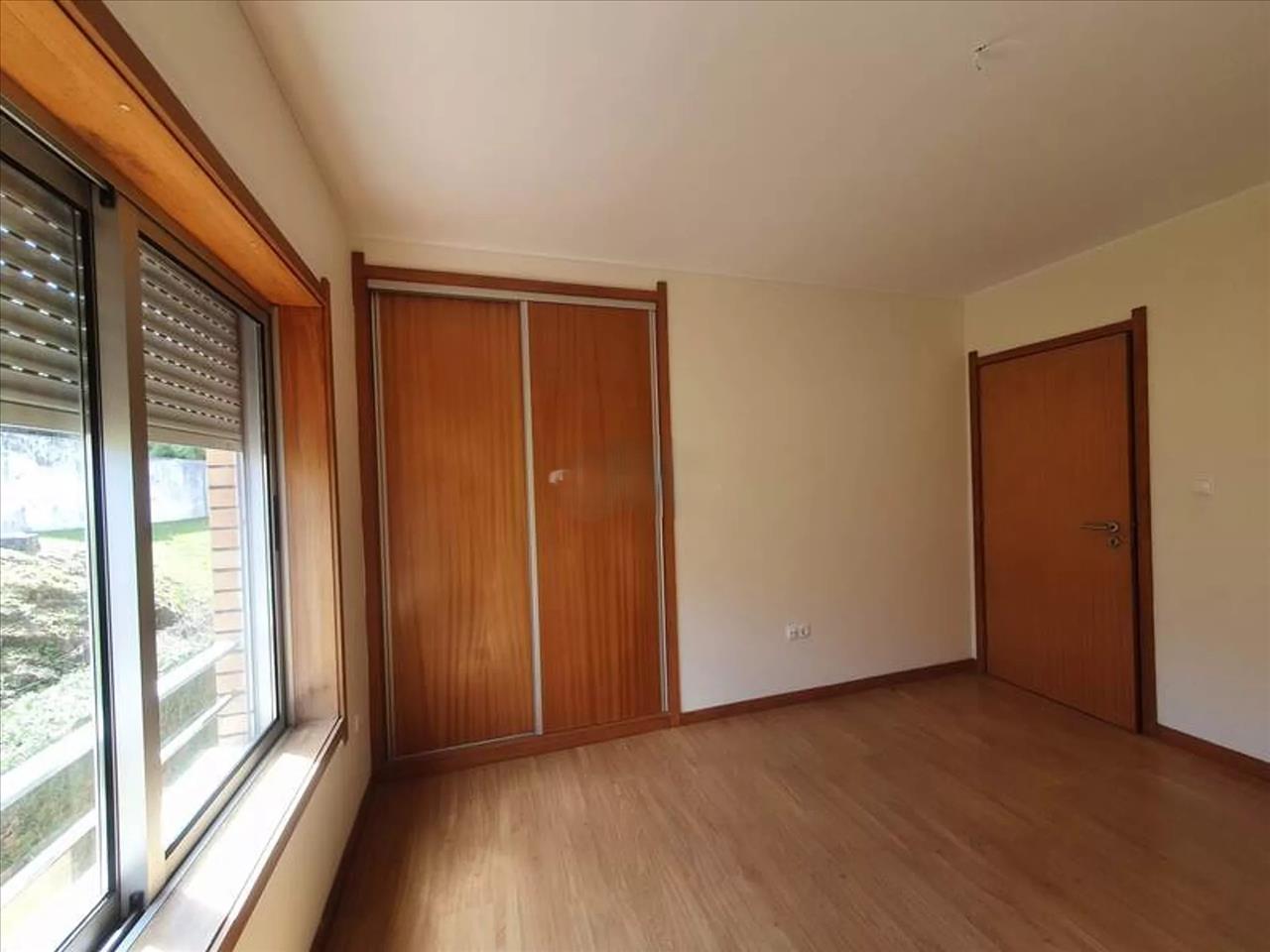 Apartamento T2 em Gondomar com Varanda e Estacionamento - Image 7