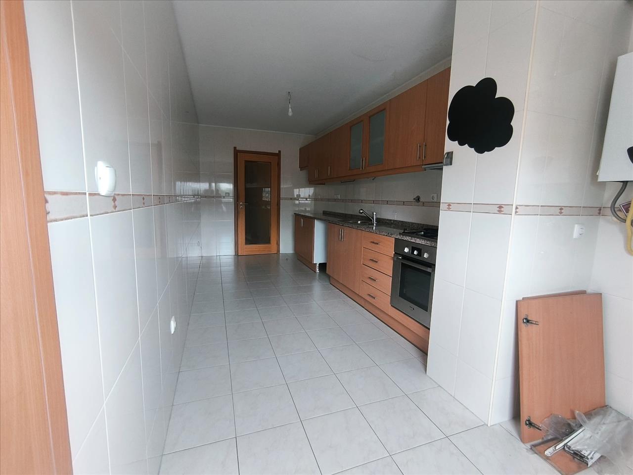 Moderno T2 com Varanda em Gondomar, Porto - 301.000€ - Image 11