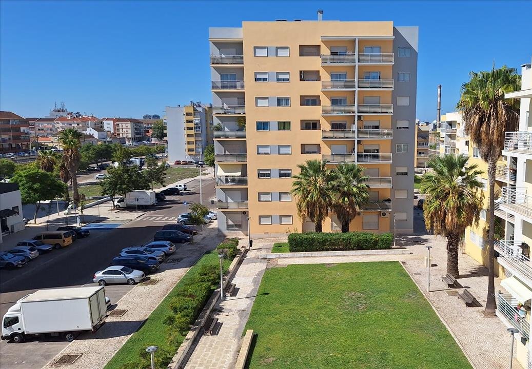 Espaçoso T4 para Recuperação em Setúbal com Estacionamento - Image 17