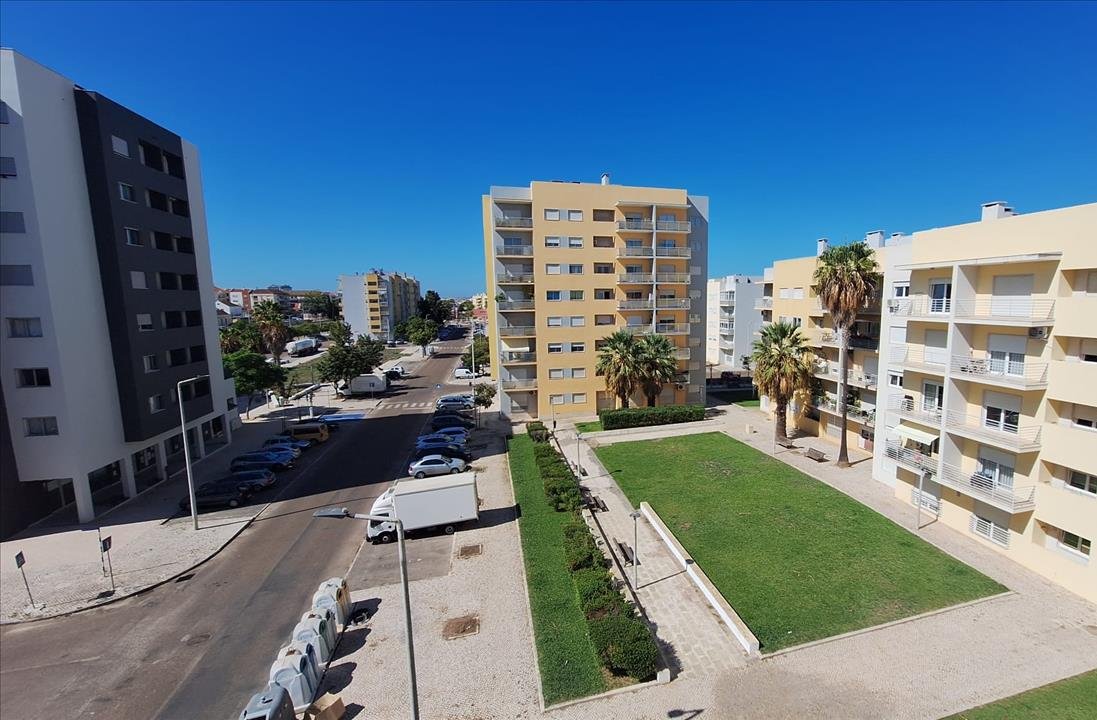 Espaçoso T4 para Recuperação em Setúbal com Estacionamento - Image 18