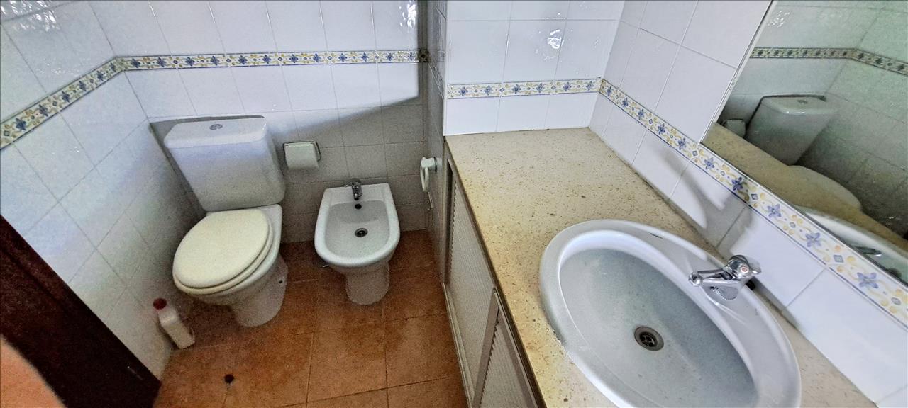 Espaçoso T4 para Recuperação em Setúbal com Estacionamento - Image 14