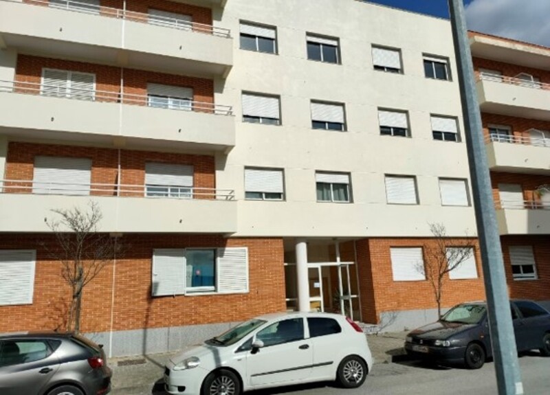 Apartamento T3 com 132m2 e lugar de garagem em Alhos Vedros - Image 1