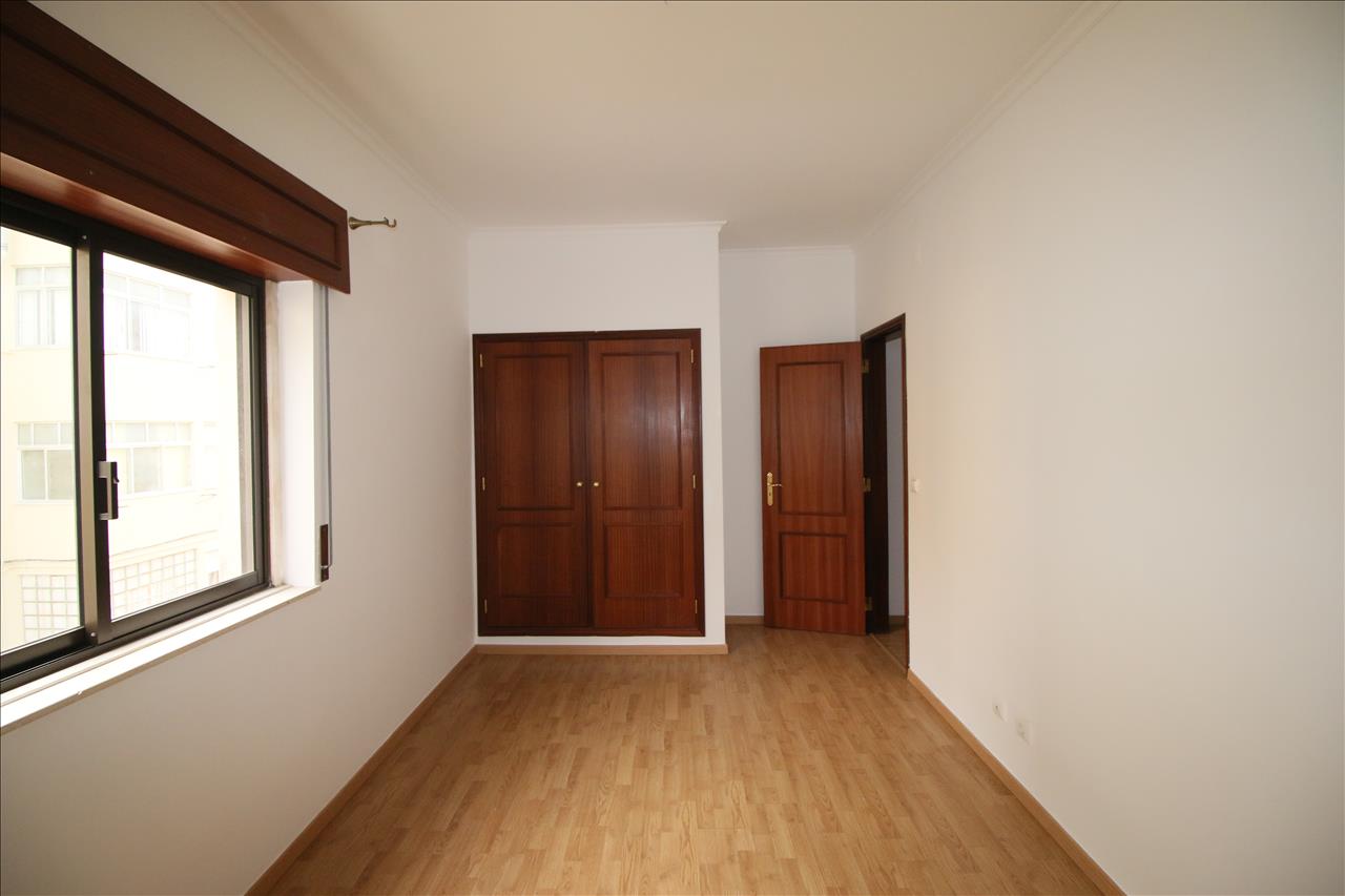 undefined - Image 4