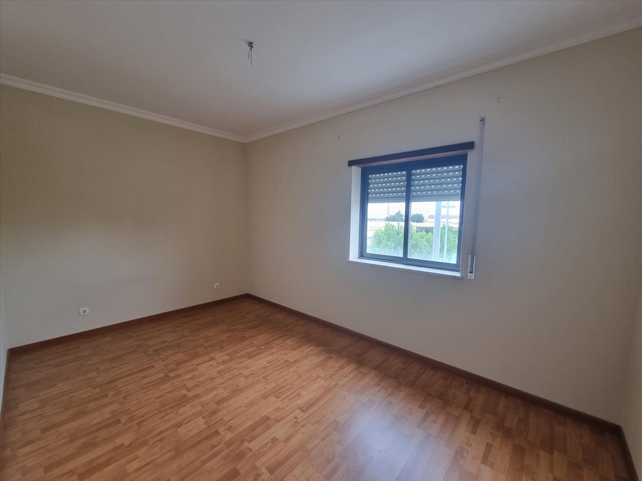 Apartamento T4 com uma área total de 114 metros quadrados, situado em Alter do Chão - Image 7