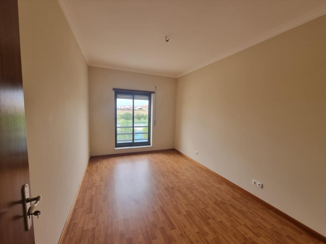 Apartamento T4 com uma área total de 114 metros quadrados, situado em Alter do Chão - Image 8