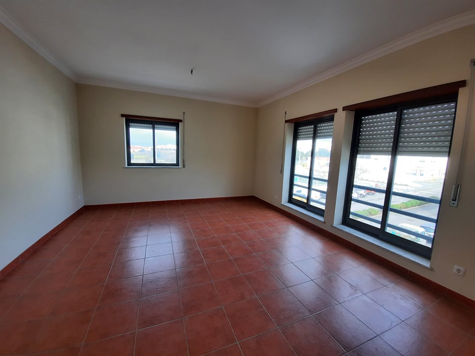 Apartamento T4 com uma área total de 114 metros quadrados, situado em Alter do Chão - Image 3