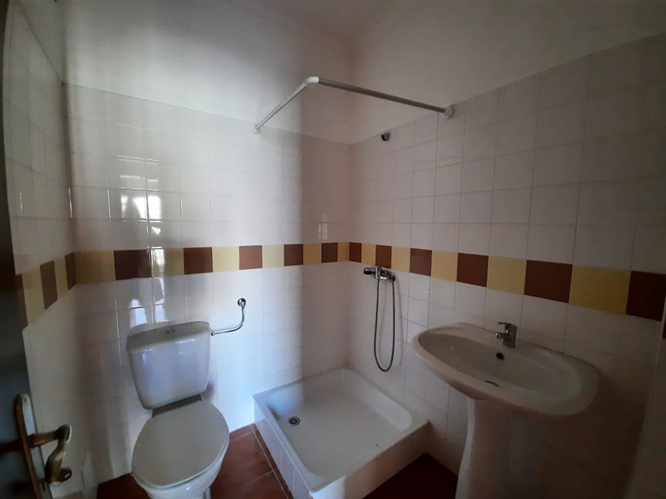 Apartamento T4 com uma área total de 114 metros quadrados, situado em Alter do Chão - Image 11