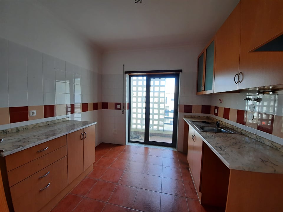 Apartamento T4 com uma área total de 114 metros quadrados, situado em Alter do Chão - Image 5