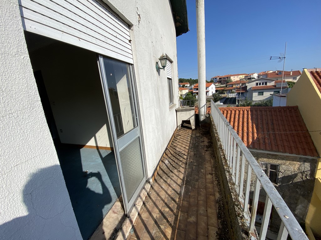 Moradia para remodelar em Nogueira do Cravo - Image 9