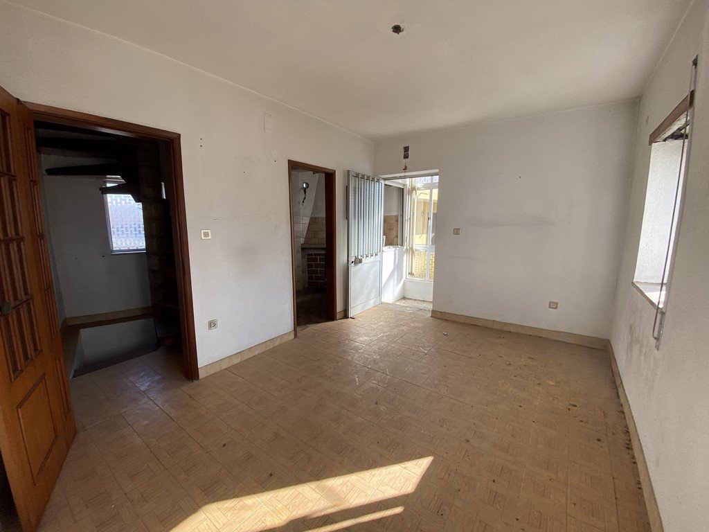 Moradia para remodelar em Nogueira do Cravo - Image 4