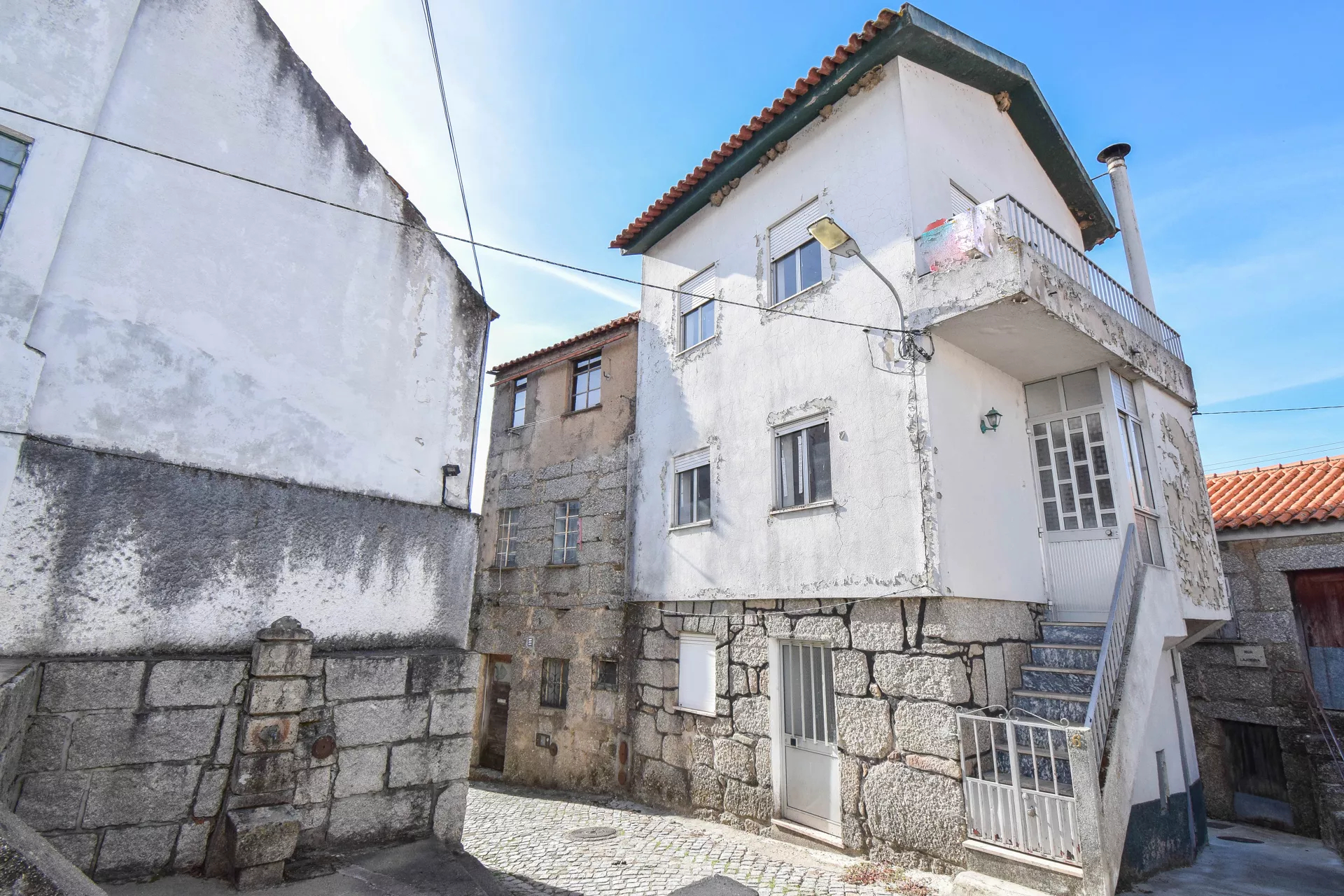 Moradia para remodelar em Nogueira do Cravo - Image 2