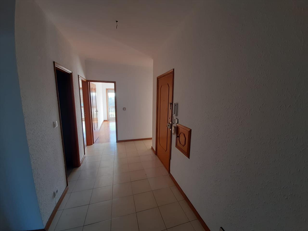 Apartamento  T3 em Rio Tinto, Gondomar  com garagem box  - Image 3