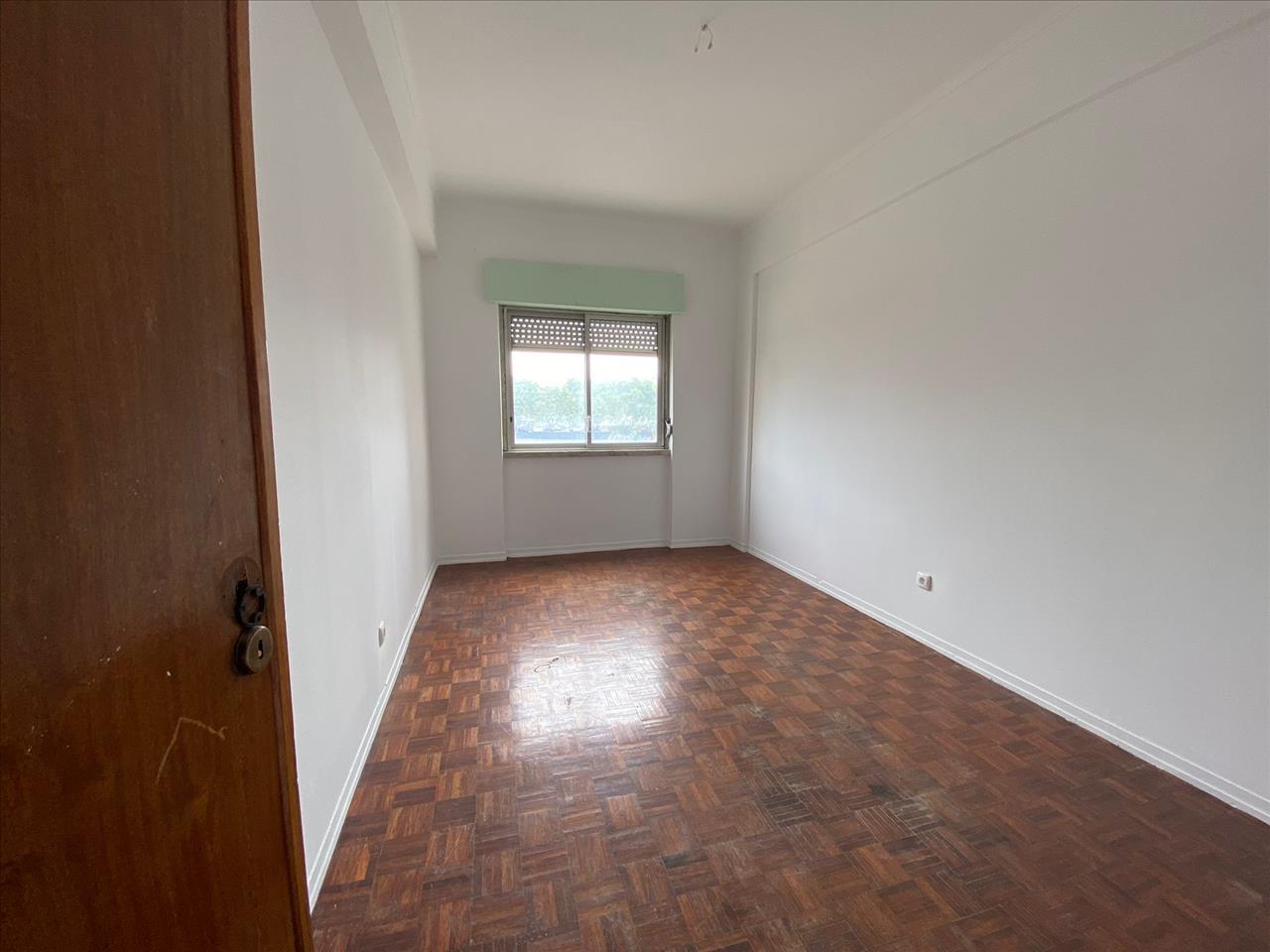 T3 no Bairro do Liceu - Brevemente disponível para visitas - Image 7