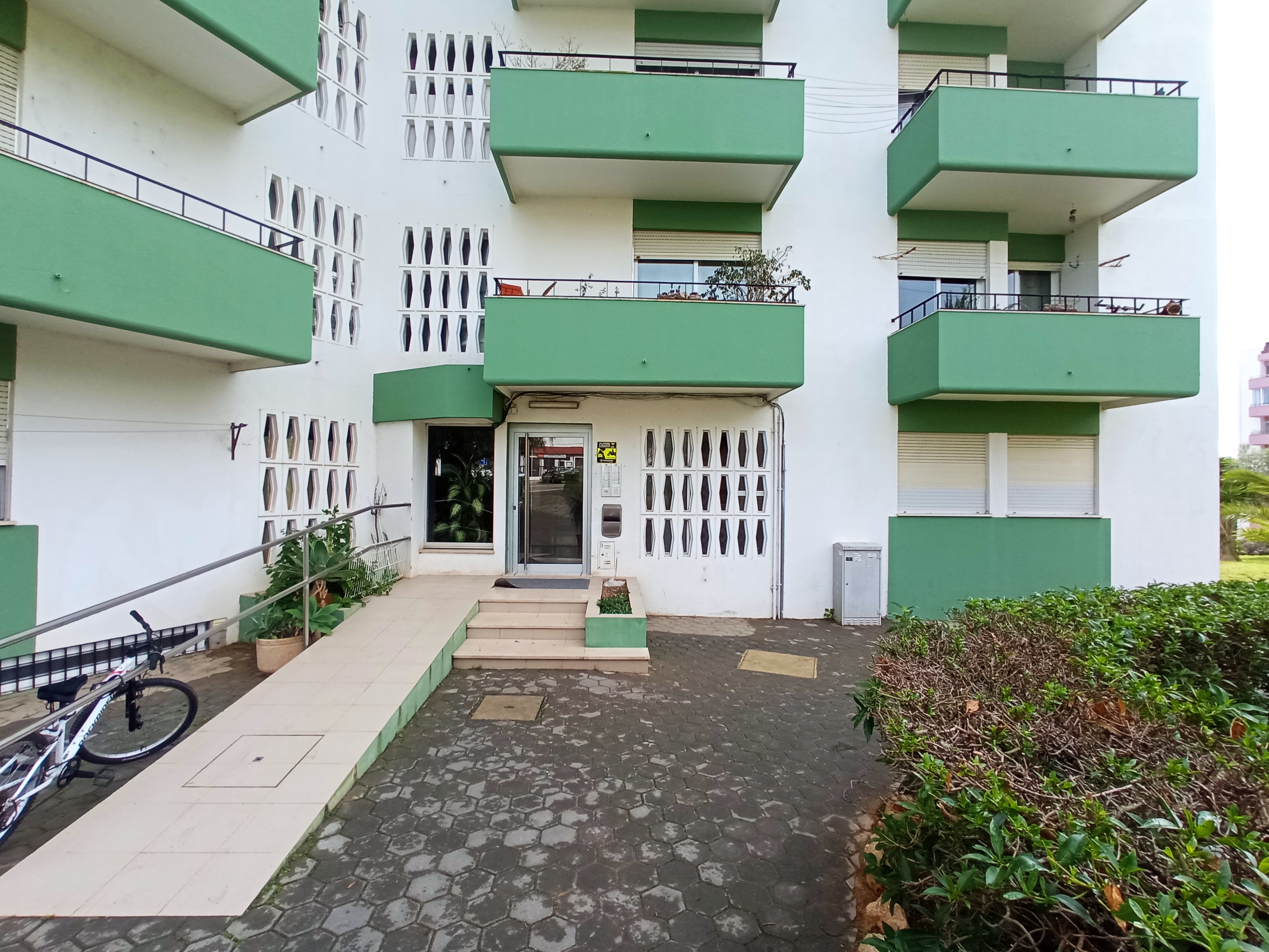 Apartamento T2 com Vista Panorâmica em Faro, Portimão - Image 2