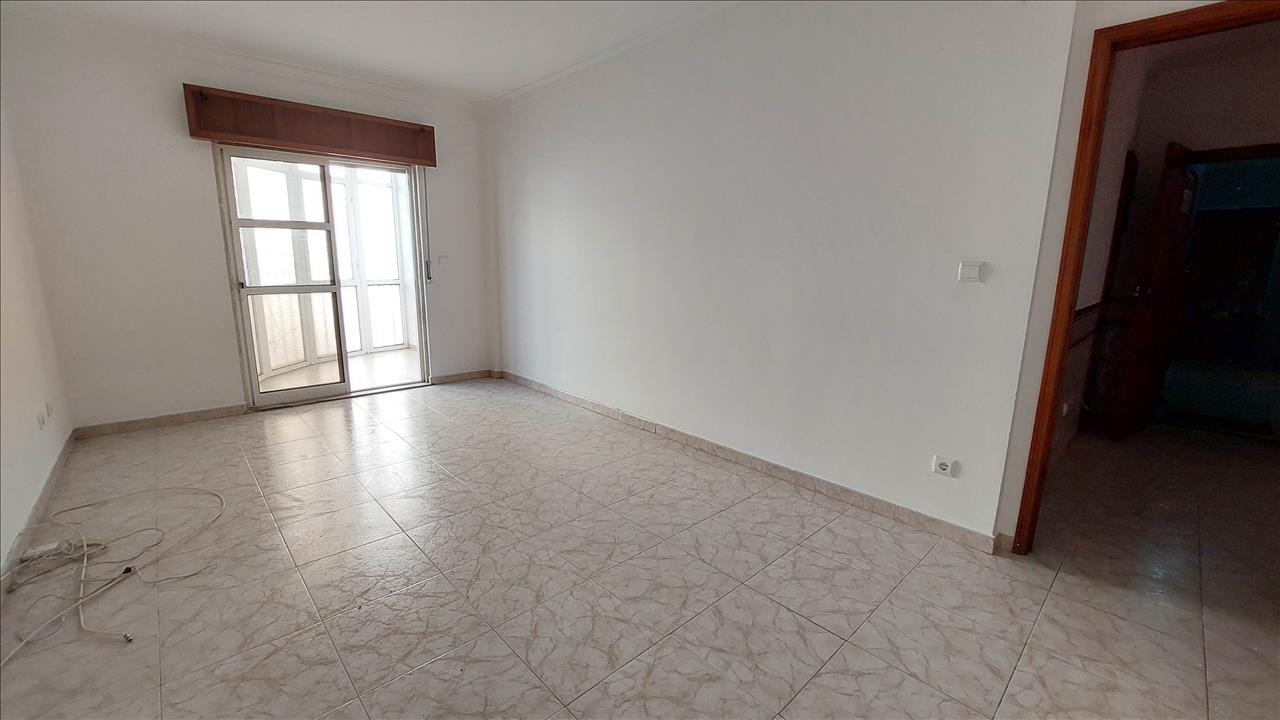 Apartamento T2 - Algueirão Mem-Martins - Image 3