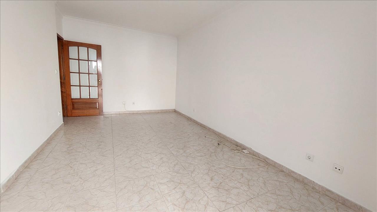 Apartamento T2 - Algueirão Mem-Martins - Image 4