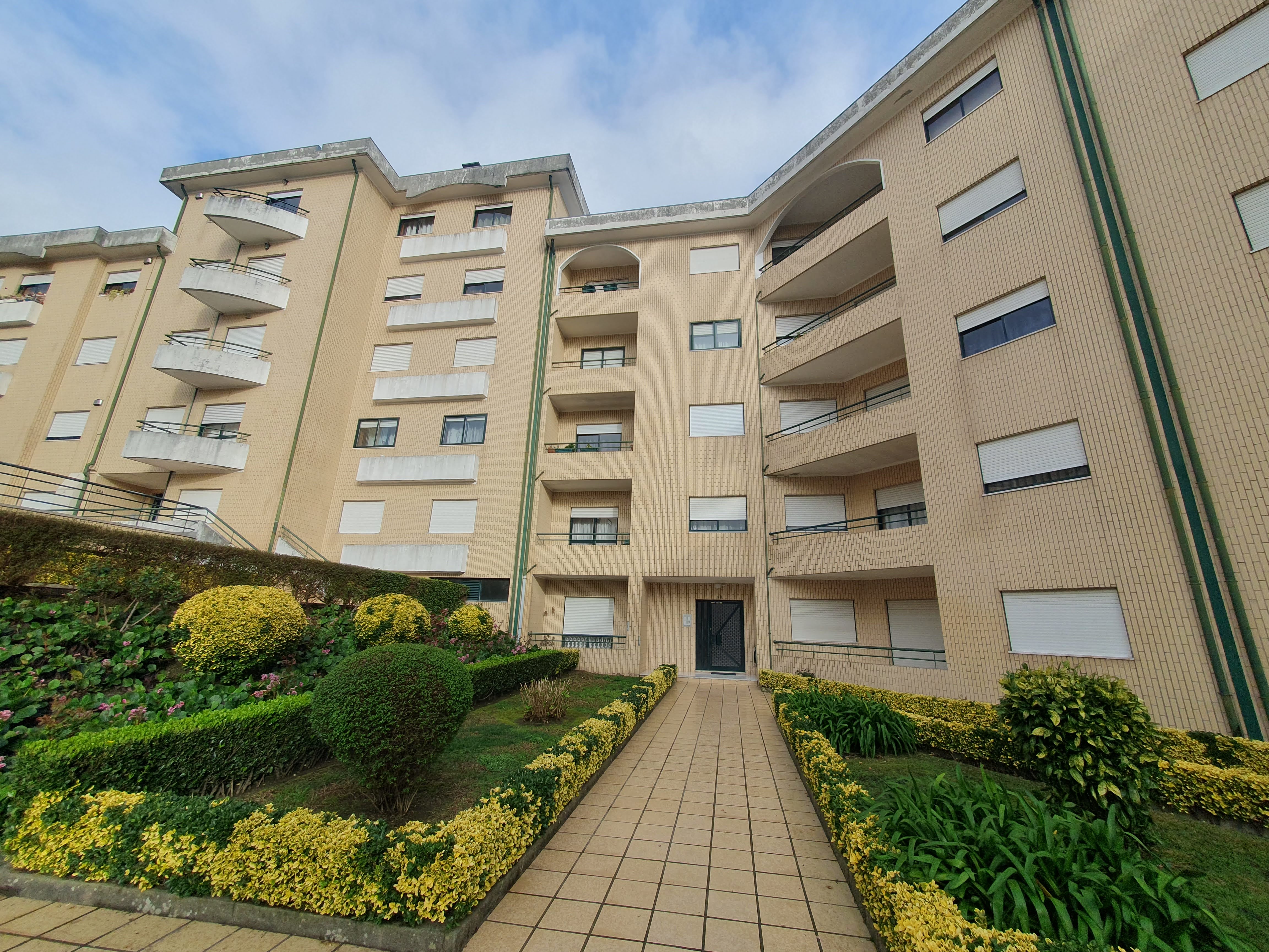 Apartamento T1 em  Rio Tinto - Rua das Cavadas - Image 1
