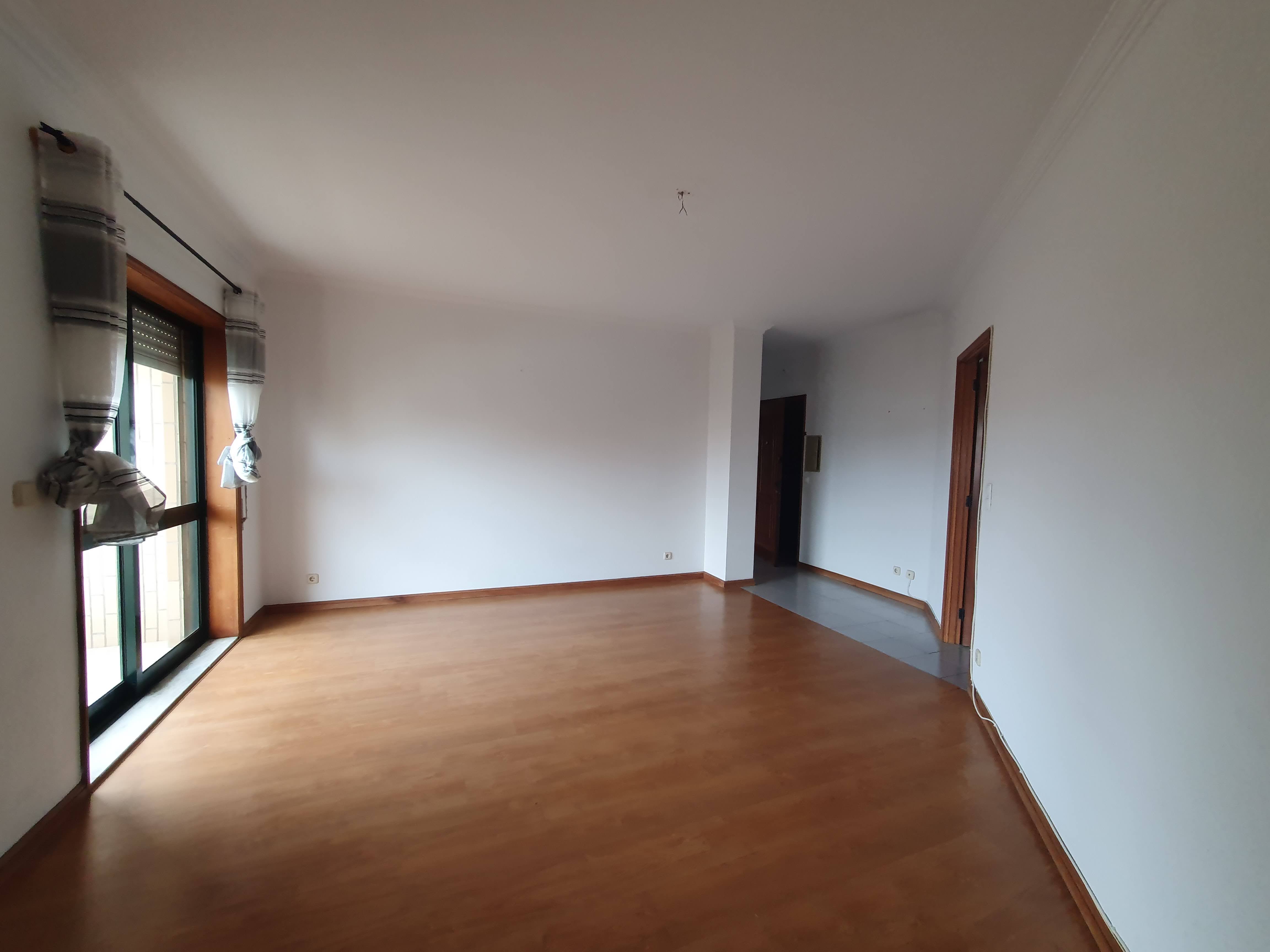 Apartamento T1 em  Rio Tinto - Rua das Cavadas - Image 4