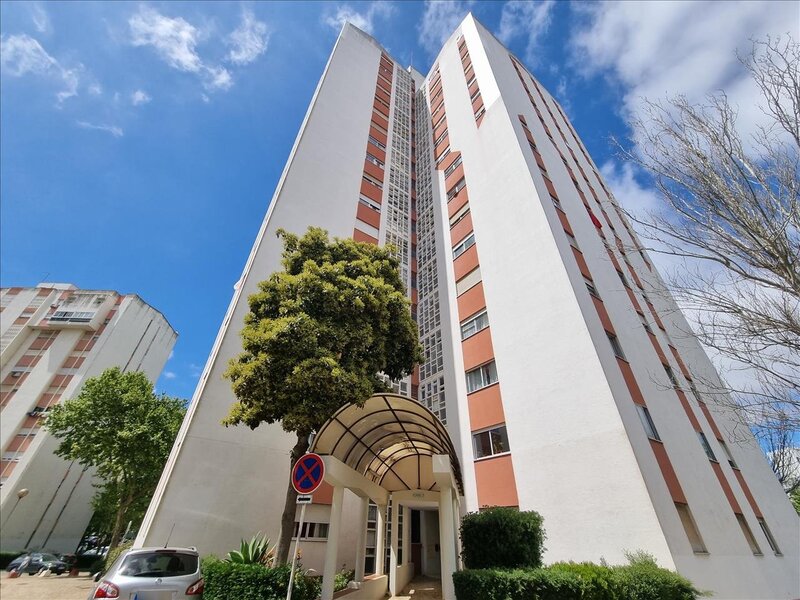 Apartamento T2 Santo António de Cavaleiros (Loures) - Image 1