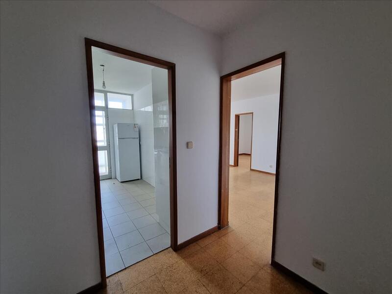 Apartamento T2 Santo António de Cavaleiros (Loures) - Image 7