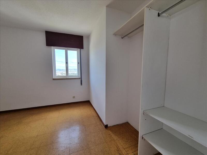 Apartamento T2 Santo António de Cavaleiros (Loures) - Image 8