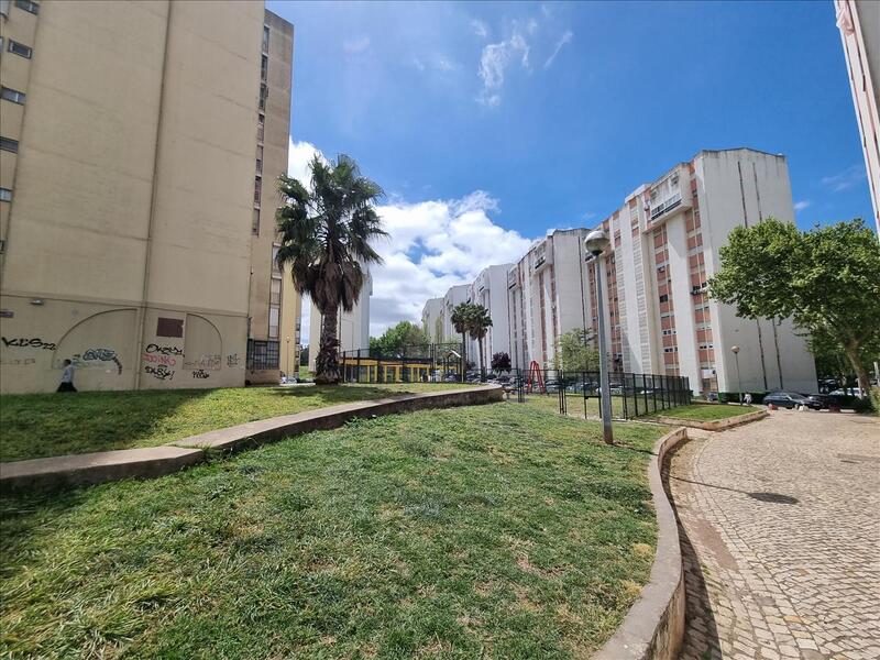 Apartamento T2 Santo António de Cavaleiros (Loures) - Image 15